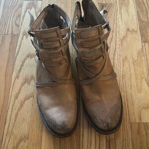 Freebird sz 9 Beige Stair leather bootie good pre owned condition 2” heel